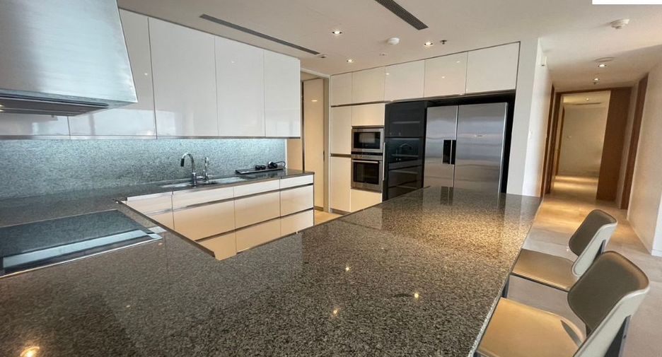 For rent 3 bedrooms condo in Sathon, Bangkok