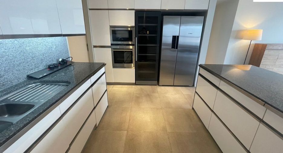 For rent 3 bedrooms condo in Sathon, Bangkok