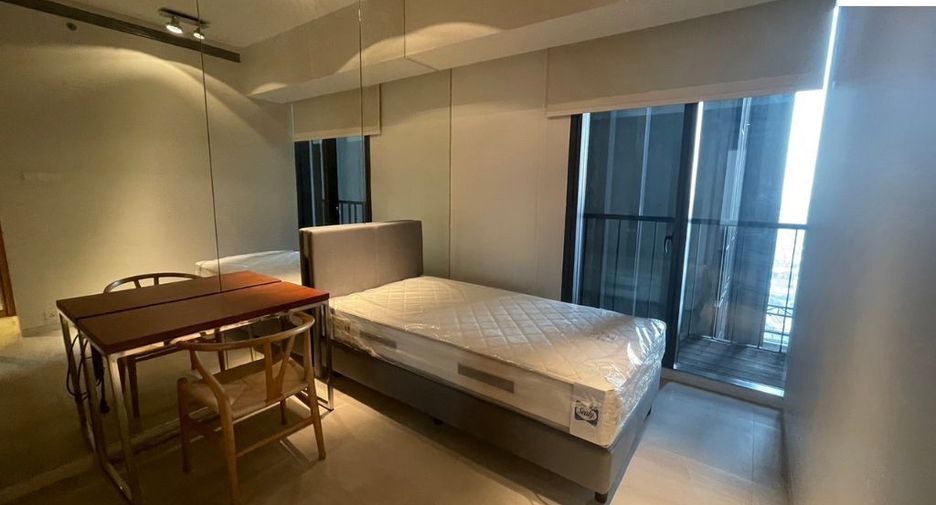 For rent 3 bedrooms condo in Sathon, Bangkok