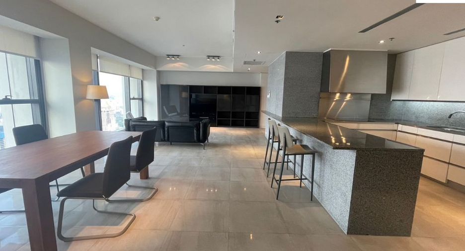 For rent 3 bedrooms condo in Sathon, Bangkok