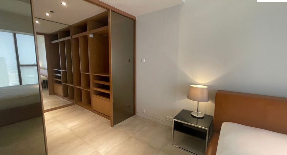For rent 3 bedrooms condo in Sathon, Bangkok