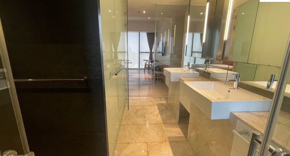 For rent 3 bedrooms condo in Sathon, Bangkok
