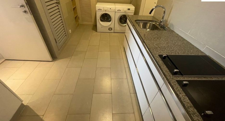 For rent 3 bedrooms condo in Sathon, Bangkok