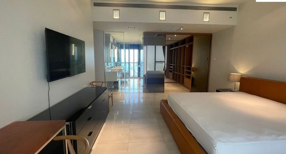 For rent 3 bedrooms condo in Sathon, Bangkok