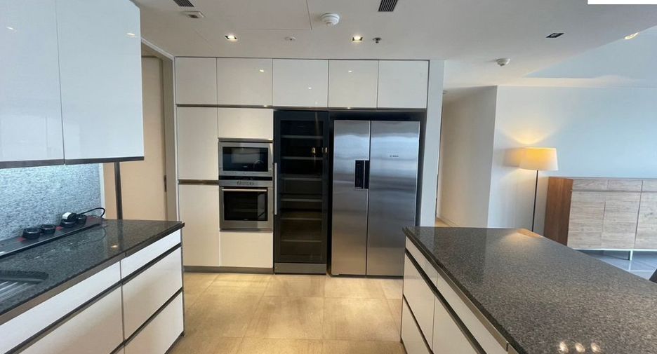 For rent 3 bedrooms condo in Sathon, Bangkok