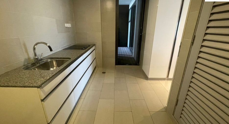 For rent 3 bedrooms condo in Sathon, Bangkok