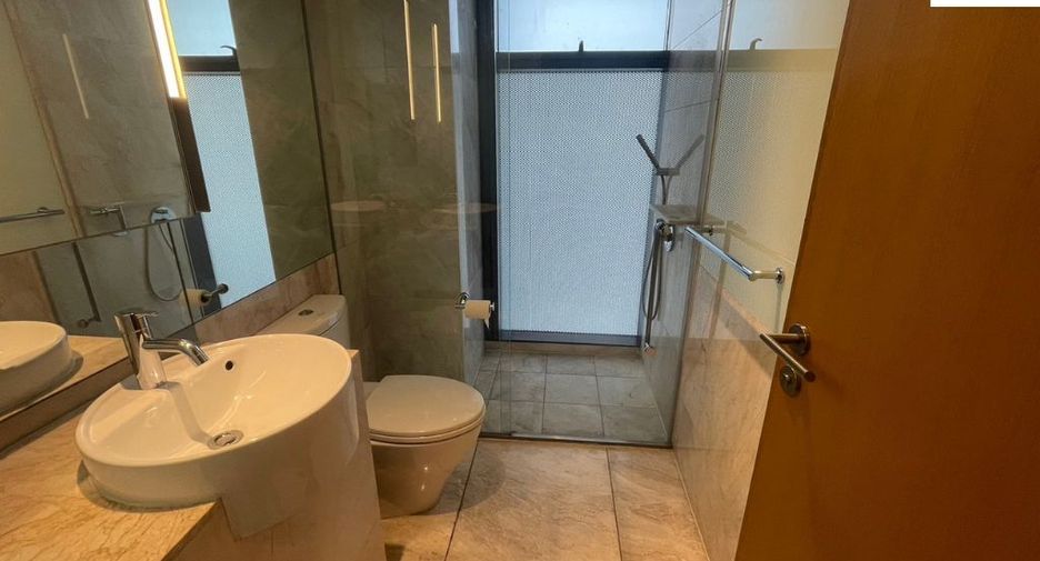 For rent 3 bedrooms condo in Sathon, Bangkok
