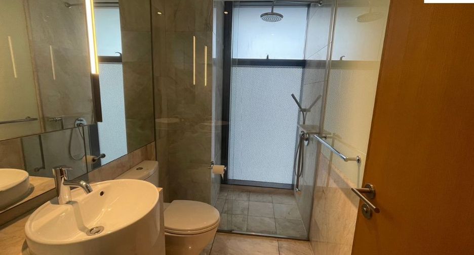 For rent 3 bedrooms condo in Sathon, Bangkok