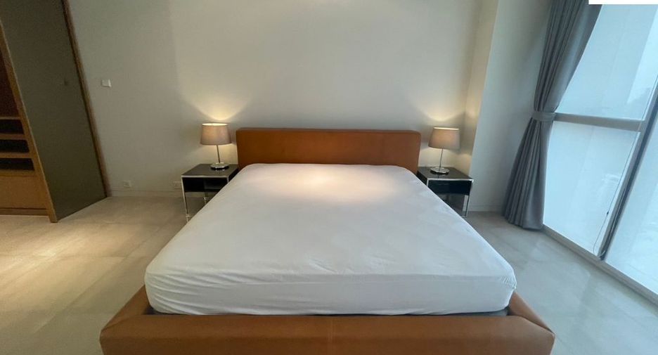 For rent 3 bedrooms condo in Sathon, Bangkok