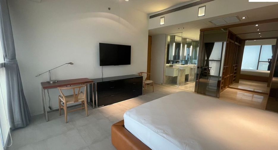 For rent 3 bedrooms condo in Sathon, Bangkok