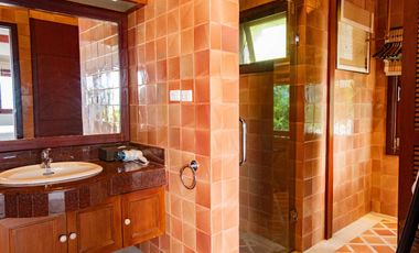 Villa en alquiler y en venta de 6 habitaciones en Kathu, Phuket