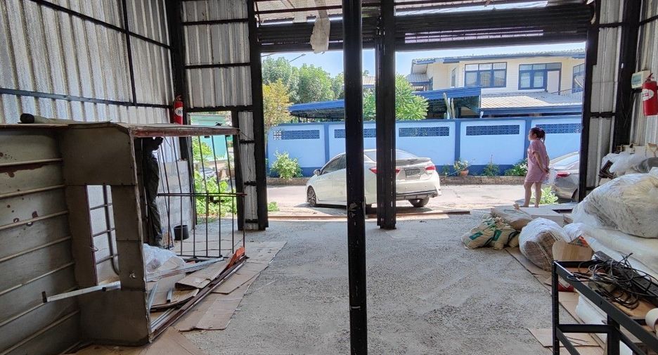For rent 4 bed warehouse in Taling Chan, Bangkok