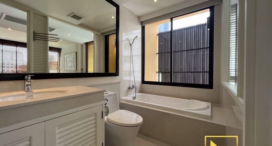 For rent 2 bedrooms condo in Pathum Wan, Bangkok