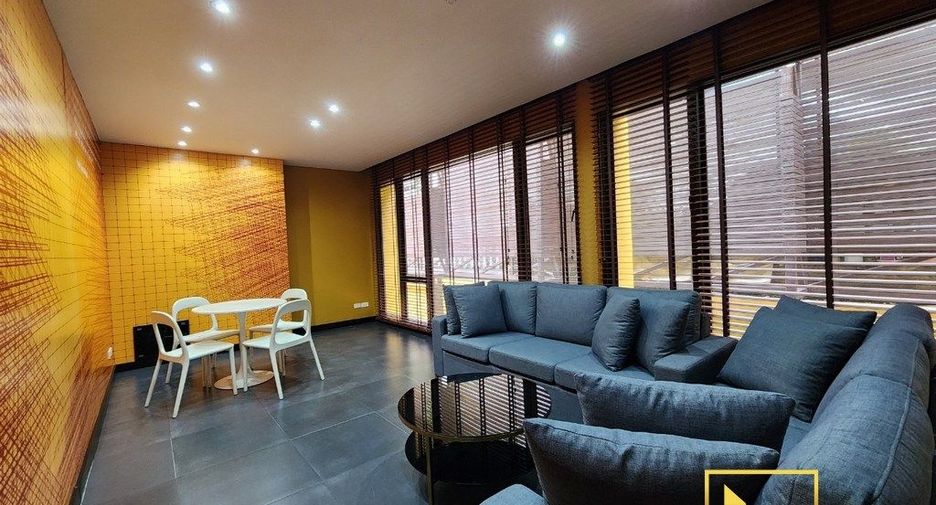For rent 2 bedrooms condo in Pathum Wan, Bangkok