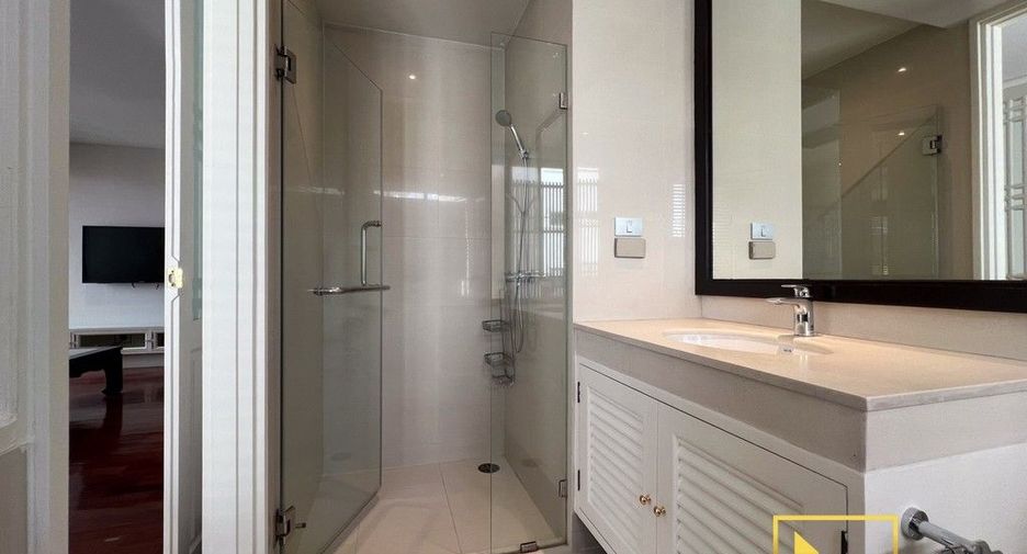For rent 2 bedrooms condo in Pathum Wan, Bangkok