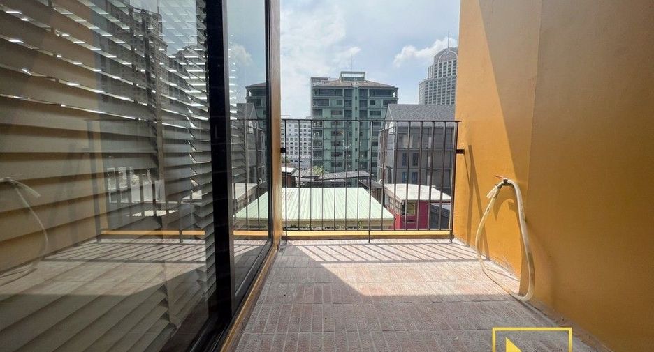 For rent 2 bedrooms condo in Pathum Wan, Bangkok