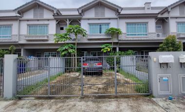For sale 3 ベッドルーム townhouse in Lat Krabang, Bangkok