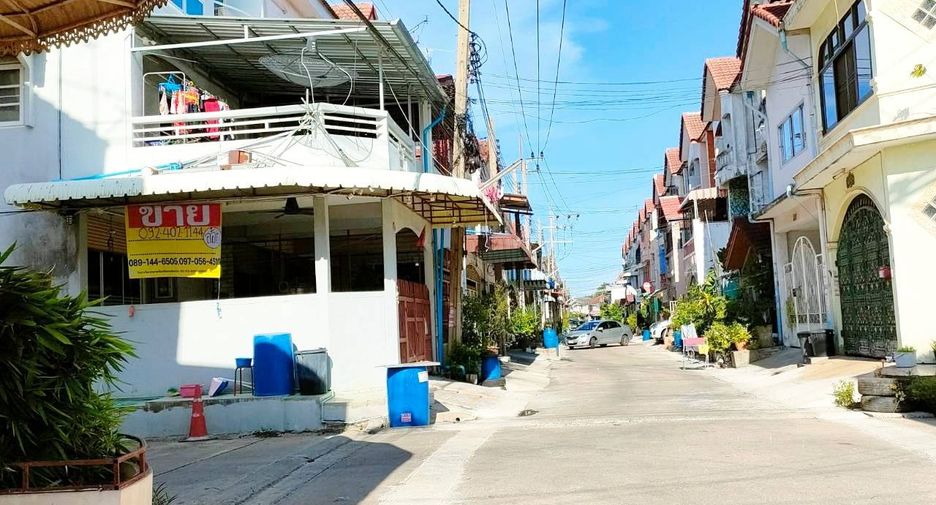 For sale 4 ベッドルーム townhouse in Bang Khae, Bangkok