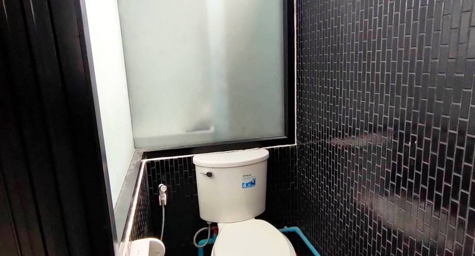 For sale 4 ベッドルーム townhouse in Bang Khae, Bangkok
