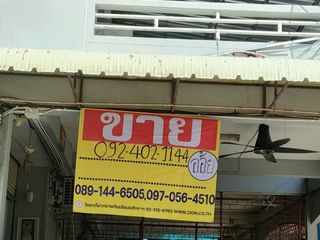 For sale 4 ベッドルーム townhouse in Bang Khae, Bangkok