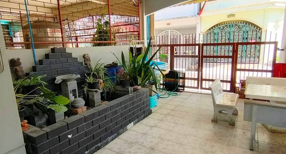 For sale 4 ベッドルーム townhouse in Bang Khae, Bangkok