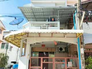 For sale 4 ベッドルーム townhouse in Bang Khae, Bangkok