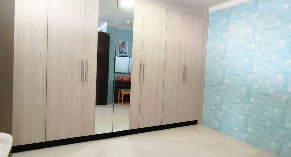 For sale 4 ベッドルーム townhouse in Bang Khae, Bangkok