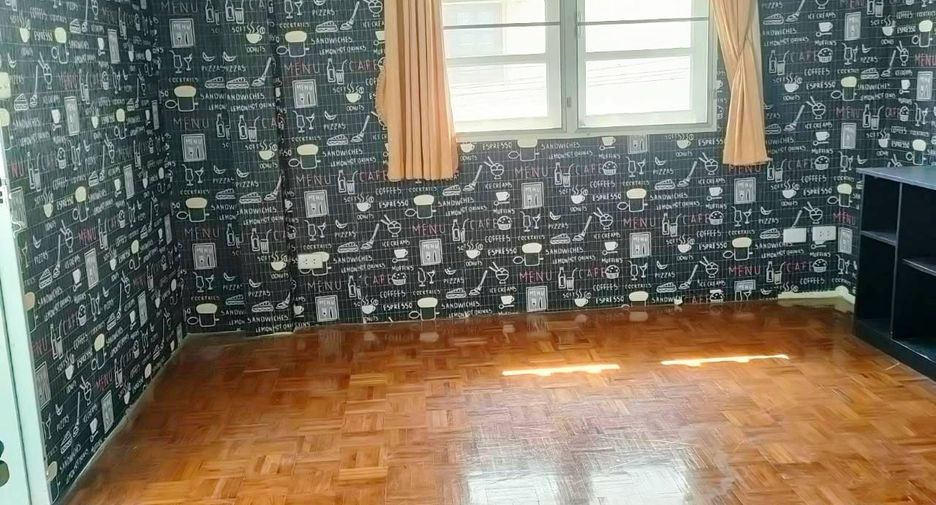 For sale 4 ベッドルーム townhouse in Bang Khae, Bangkok