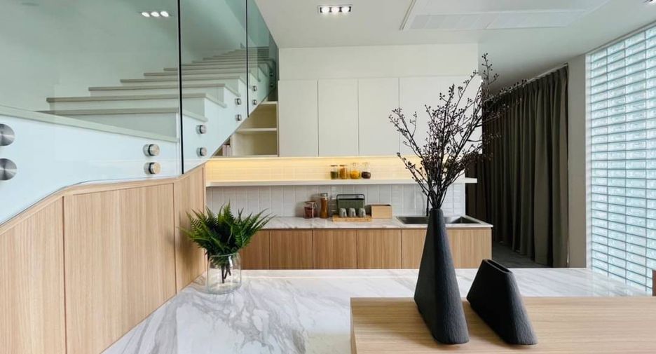 For sale 4 bedrooms house in San Kamphaeng, Chiang Mai