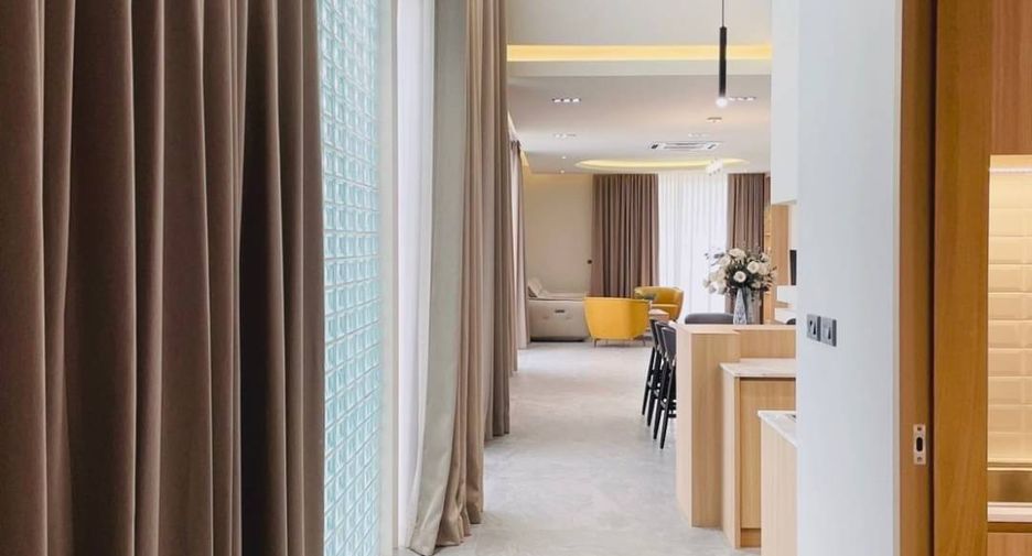 For sale 4 bedrooms house in San Kamphaeng, Chiang Mai