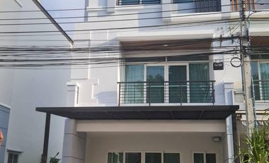 Haus zur Miete mit 3 Zimmer in Prawet, Bangkok
