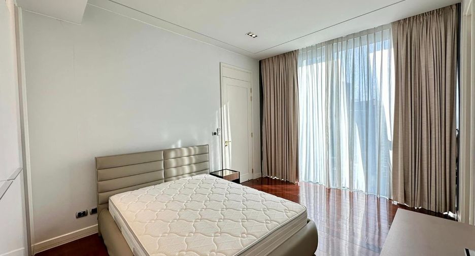 Condo en alquiler de 3 habitaciones en Khlong Toei, Bangkok