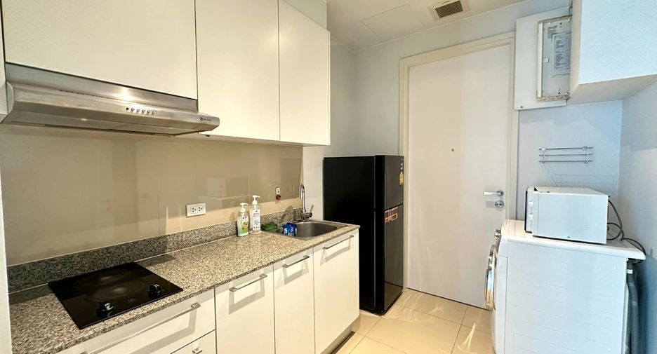 Condo en alquiler de 3 habitaciones en Khlong Toei, Bangkok