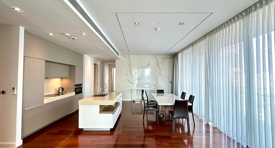 Condo en alquiler de 3 habitaciones en Khlong Toei, Bangkok