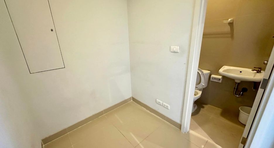 Condo en alquiler de 3 habitaciones en Khlong Toei, Bangkok