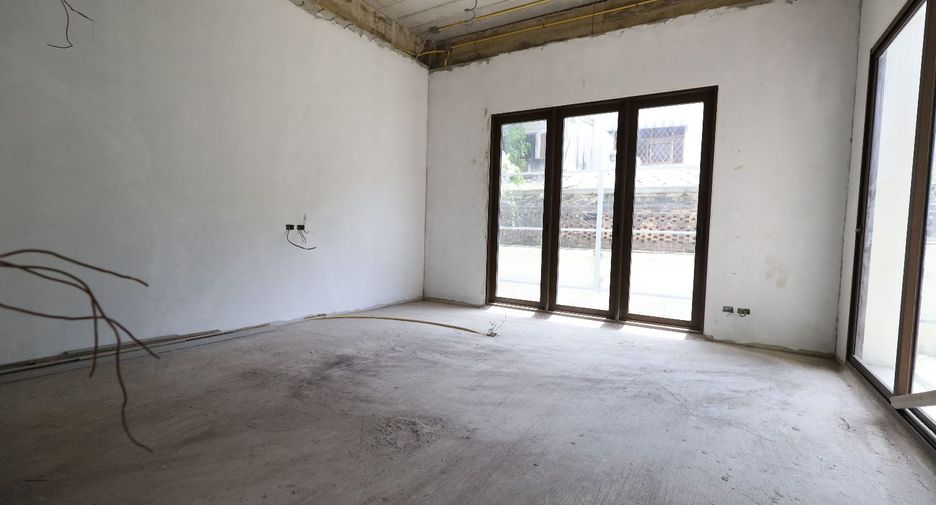Casa en venta de 4 habitaciones en Din Daeng, Bangkok