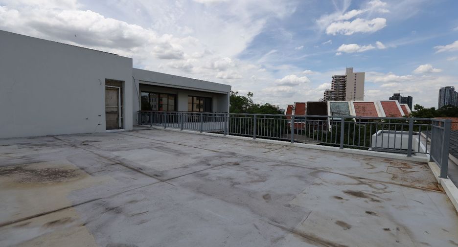 Casa en venta de 4 habitaciones en Din Daeng, Bangkok
