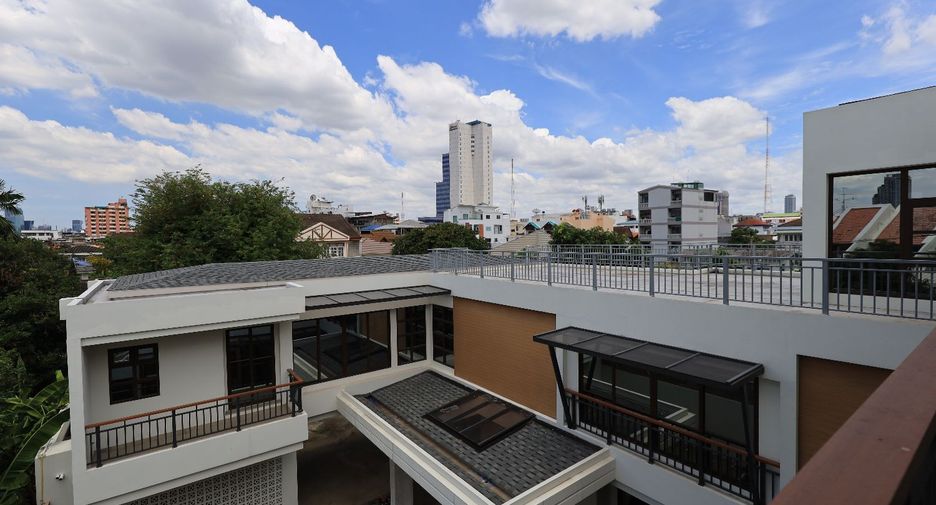 Casa en venta de 4 habitaciones en Din Daeng, Bangkok
