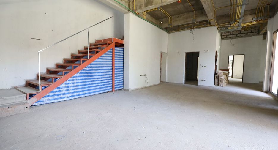 Casa en venta de 4 habitaciones en Din Daeng, Bangkok