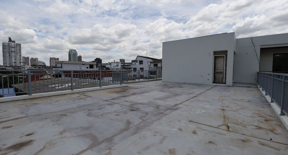Casa en venta de 4 habitaciones en Din Daeng, Bangkok