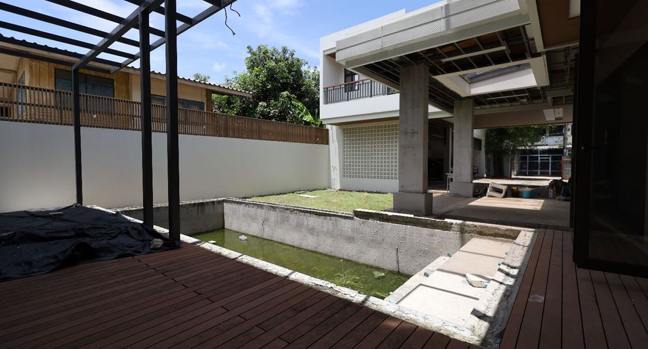 Casa en venta de 4 habitaciones en Din Daeng, Bangkok
