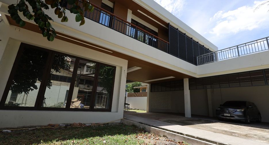 Casa en venta de 4 habitaciones en Din Daeng, Bangkok