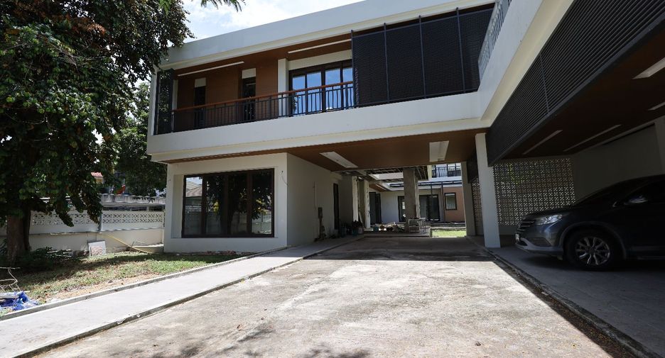 Casa en venta de 4 habitaciones en Din Daeng, Bangkok