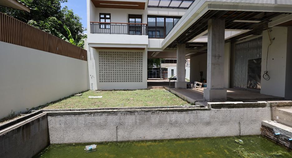 Casa en venta de 4 habitaciones en Din Daeng, Bangkok