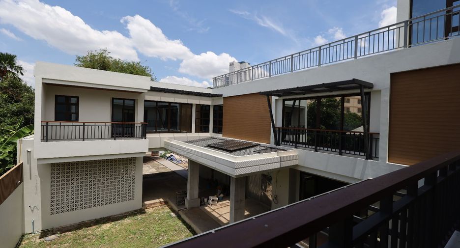 Casa en venta de 4 habitaciones en Din Daeng, Bangkok