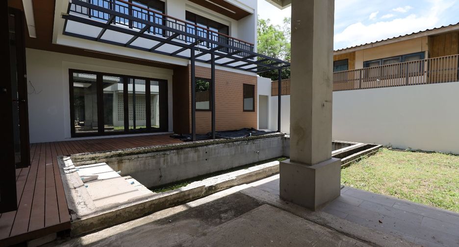 Casa en venta de 4 habitaciones en Din Daeng, Bangkok