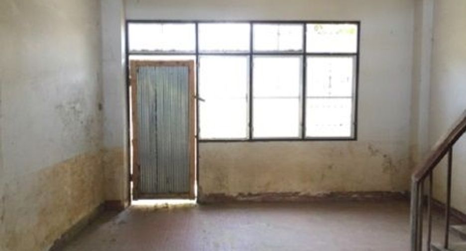 For sale 2 bedrooms townhouse in Mueang Lampang, Lampang