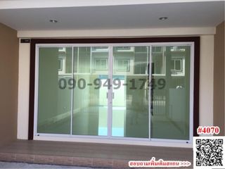For rent 3 bedrooms townhouse in Lat Krabang, Bangkok