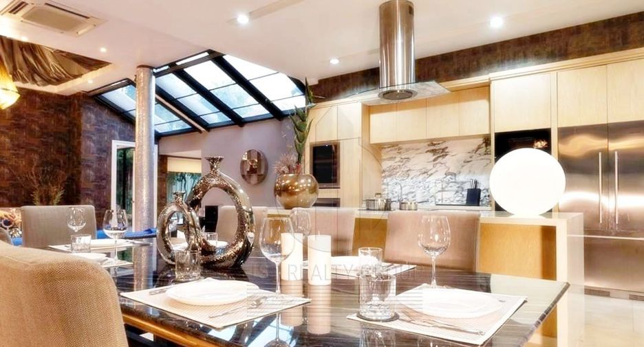 Haus zum Kauf mit 5 Zimmer in Watthana, Bangkok