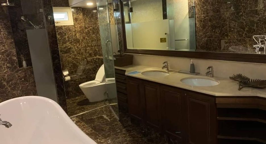Haus zum Kauf mit 5 Zimmer in Watthana, Bangkok